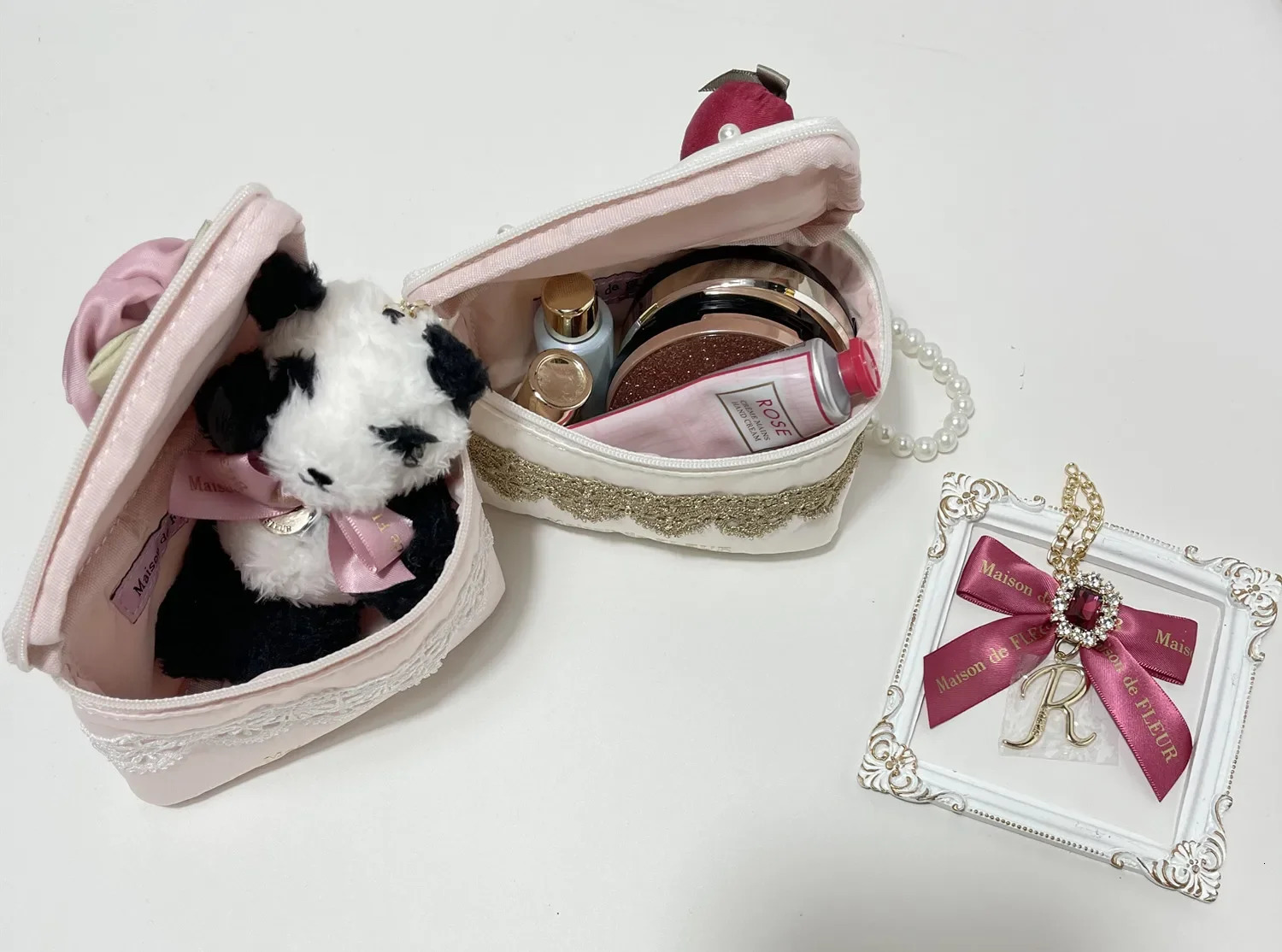 Home>Products>Japanese Style>Strawberry Powder>Small Flower Makeup>Handheld Gift Wedding Bag>Cake shaped Girl Makeup Bag 241212