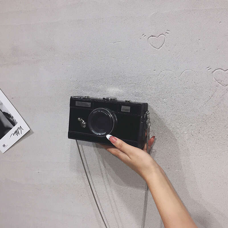 Crossbody women's wholesale niche design retro camera ins trendy chain small square box bag 2024 new casual versatile fashion clothing