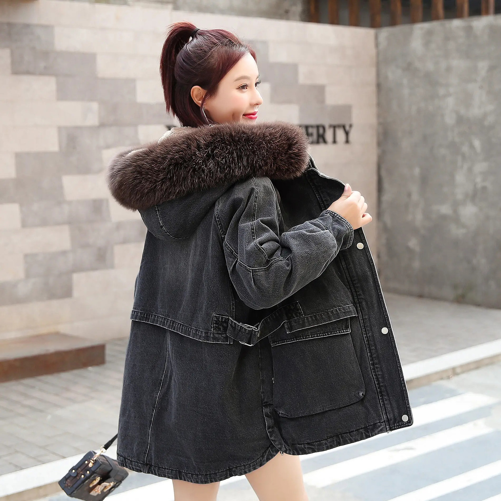 Winter Sheepskin Loose Womens Denim Coat Thick Hooded Big Fur Collar Coat Retro Plus Velvet Denim Cotton Mat Jacket 241210
