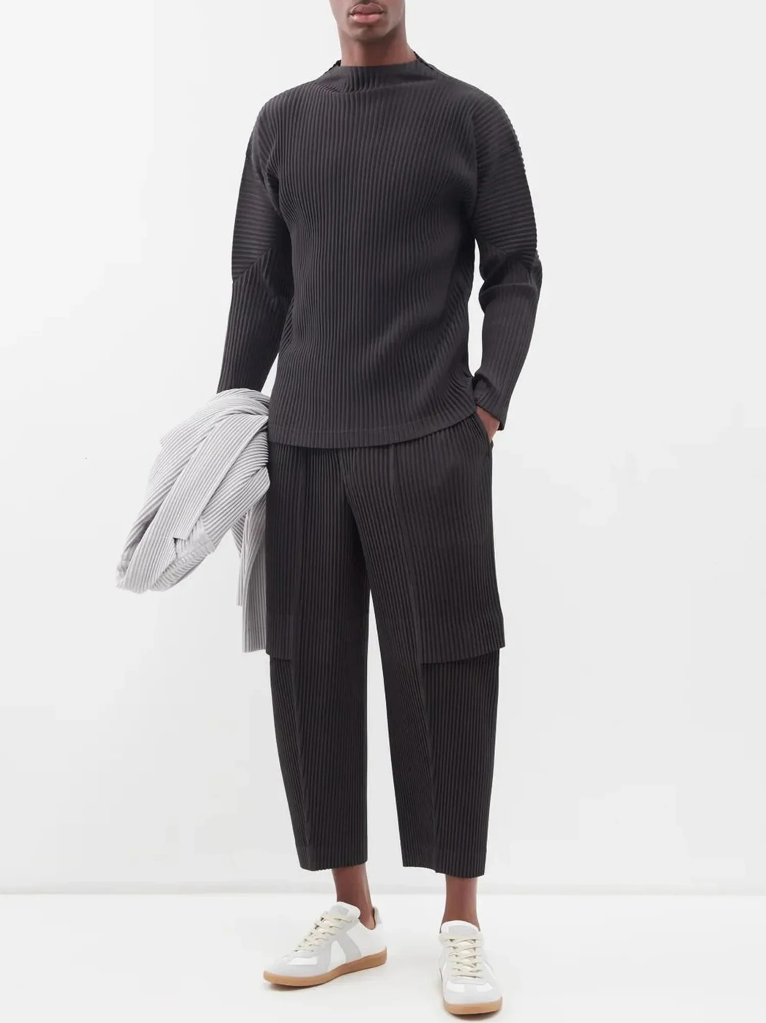Miyake pleated mens long sleeved T-shirt fashionable classic black turtle neck top 241210