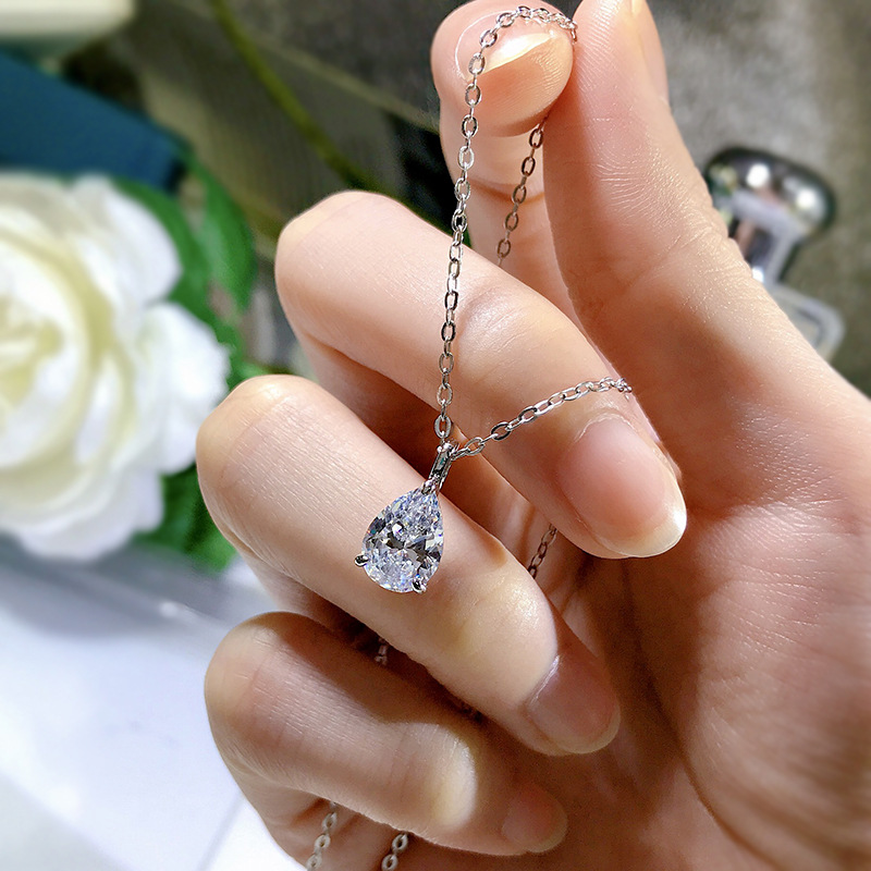 Choucong Elegant Water Drop Pendant Luxury Jewelry 925 Sterling Silver Pear Cut White Lab Moissanite Diamond Fashion Women Wedding Clavicle Necklace G