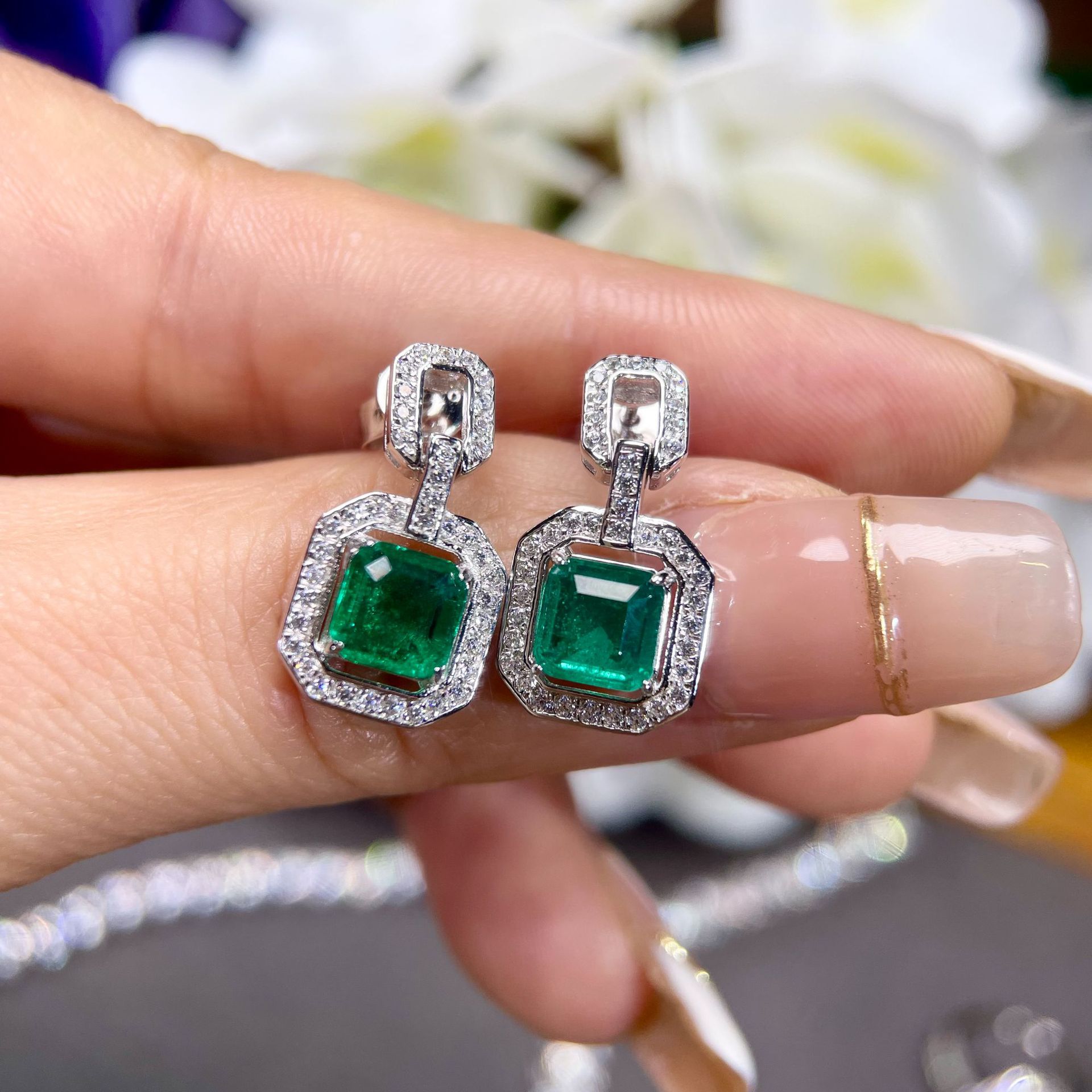 Choucong Elegant Dangle Earrings Sparkling Luxury Jewelry 925 Sterling Silver Emerlad CZ Diamond Delicate Gorgeous Party Eternity Women Drop Chain Ear