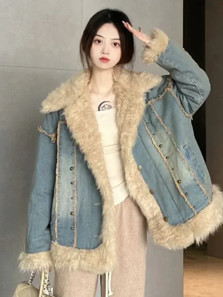 Autumn and Winter Vintage Denim Cashmere Jacket Womens Short Jacket Loose Splicing Thick Wool Cotton Jacket 241210