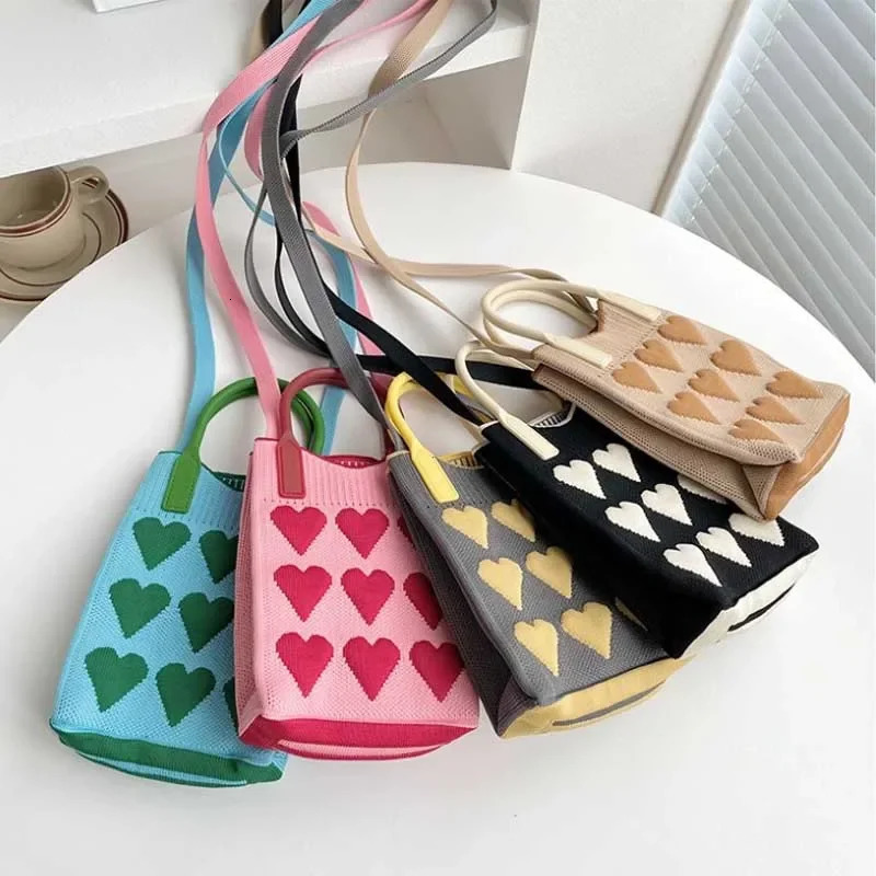 Korean fashion heart-shaped knitted mini square womens handbag small mobile phone shoulder bag cute outdoor cross body bag 241213