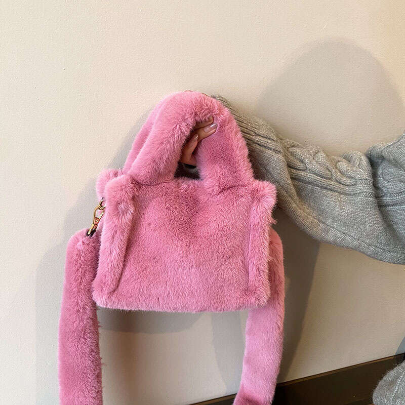 Plush handbag for women, trend, trendy, cool, versatile, tote niche plush single shoulder crossbody bag, 2024 new style, chic and elegant clothing