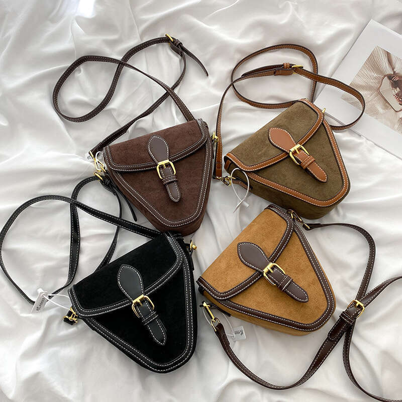 Autumn and winter small bag for women, matte PU crossbody niche design, retro trend saddle bag, 2024 new casual versatile fashion clothing