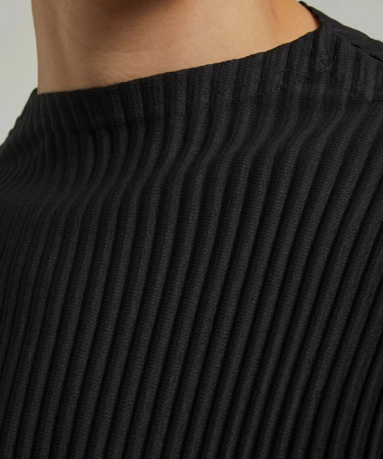 Miyake pleated mens long sleeved T-shirt fashionable classic black turtle neck top 241210