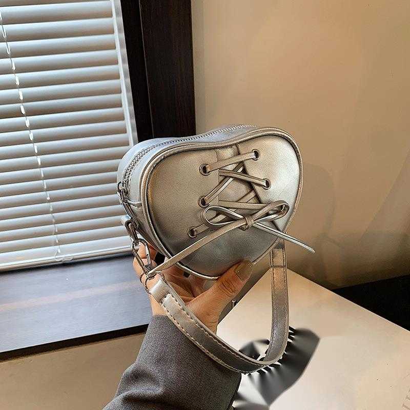 Korean version mini love bag for women new trendy fashion peach heart bag niche personality crossbody bag commuting bag