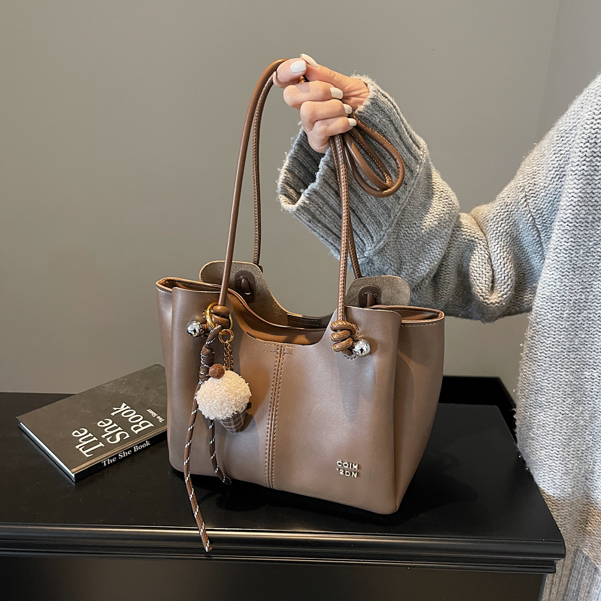 New women s autumn and winter fashion shoulder bag casual multifunctional PU solid color zipper handbag designer shoulder bag trendy bag bag