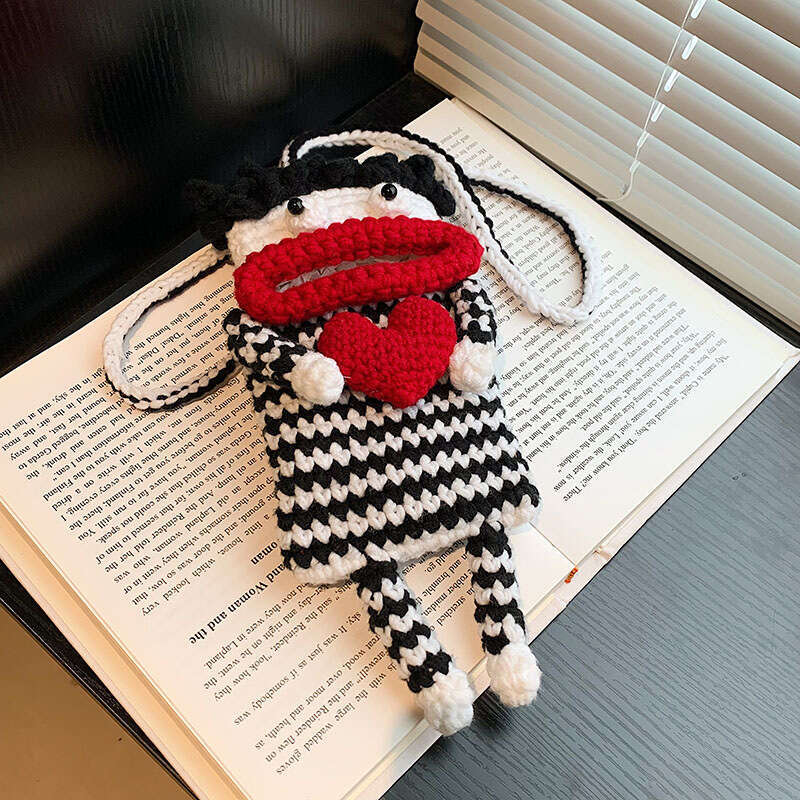 Cute quirky crossbody bag for women, autumn winter DIY handmade knitted yarn mobile phone bag, wholesale of finished products, 2024 new style, chic an