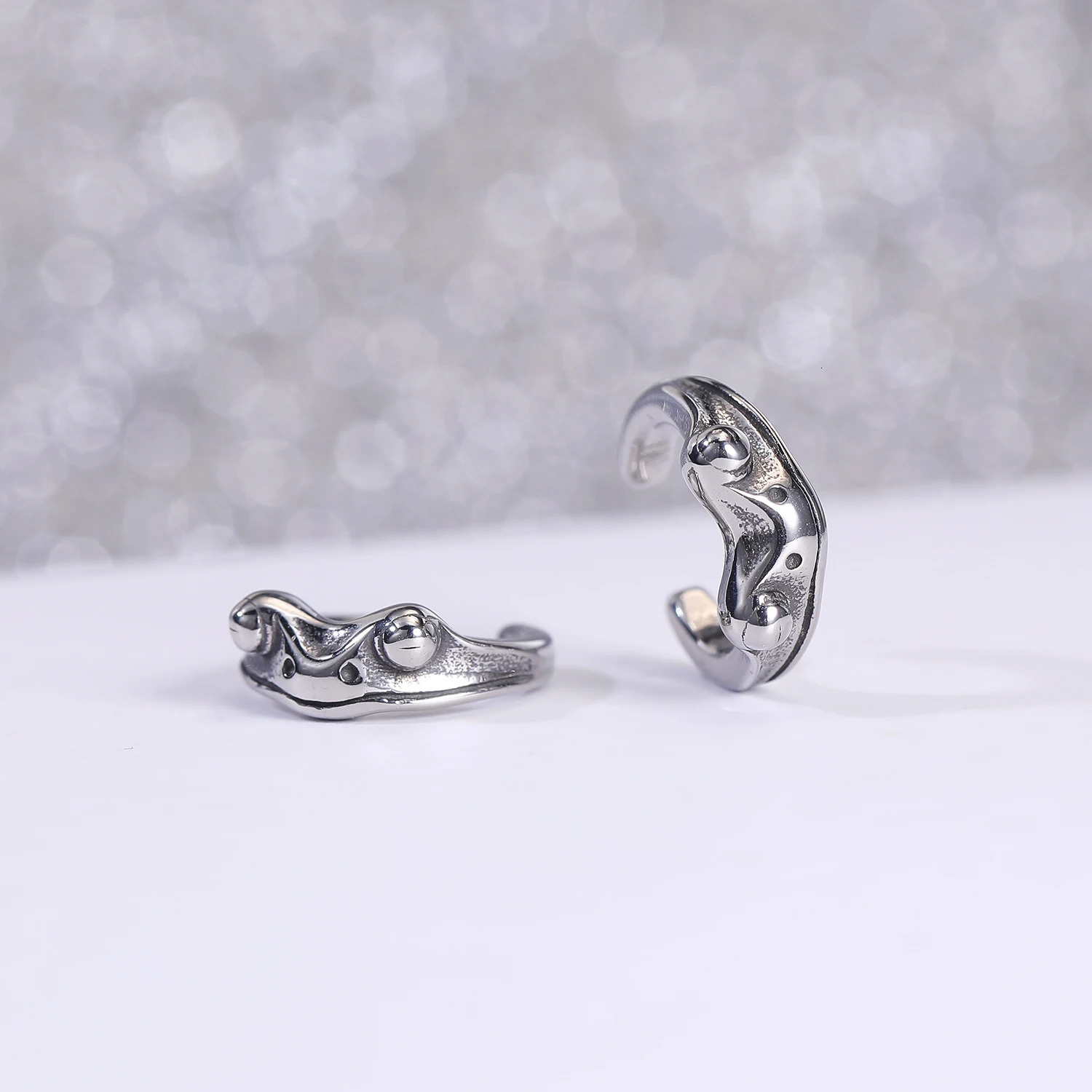 ZS 1Pair Vintage Ear Cuff Men Skull Ear Cuff Stainless Steel Ear Clip Non Piercing Jewelry Women D Gothic Ear Cuff 241214