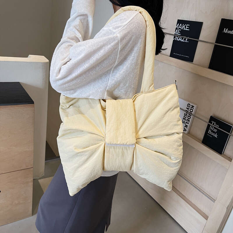 Korean version sweet casual nylon armpit for women niche design large capacity canvas crossbody bag 2024 new style chic and elegant clothing