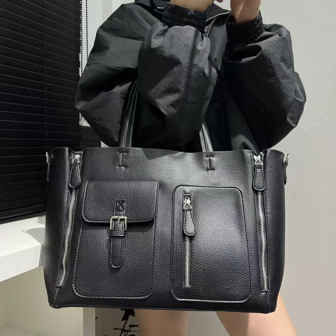 Women's Fashion Multi Pocket Zipper Japanese And Korean Trendy Simple Single Shoulder Handbag