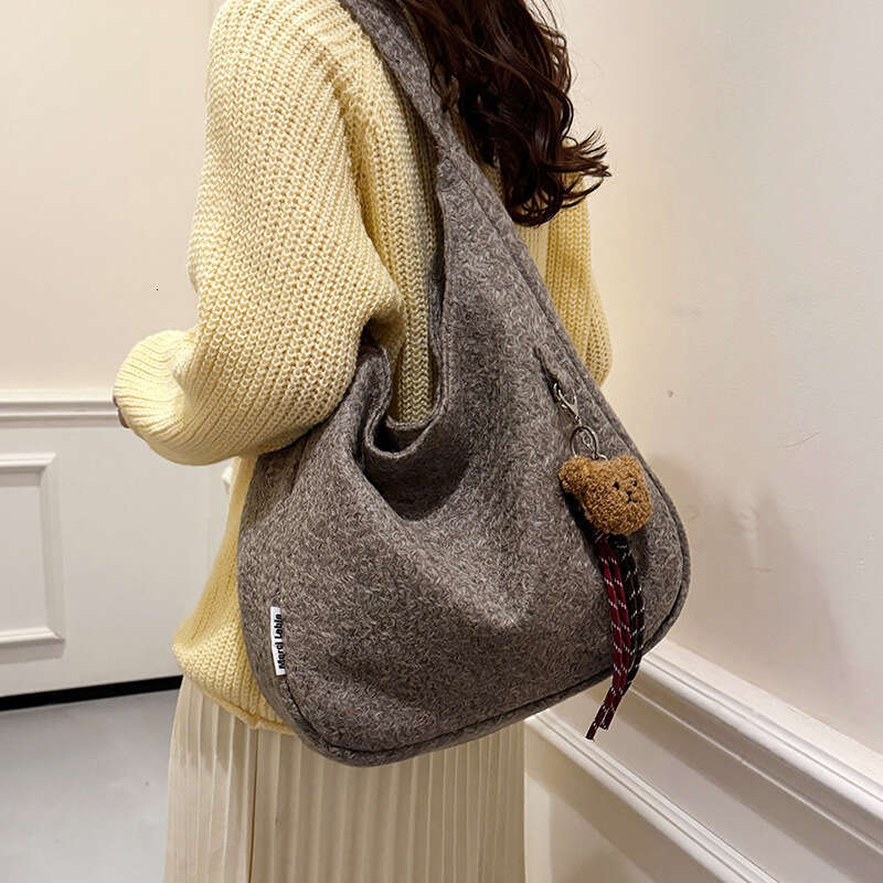 2024 autumn and winter new large capacity woolen crossbody women's versatile solid color shoulder bag, niche tote bag