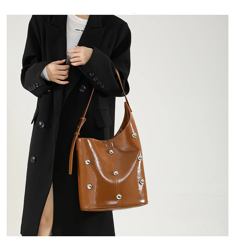 Designer Solid Color Rivet PU Bucket Bag Popular Fashion Crossbody Bag Leather Lightweight Waterproof Multifunctional Handbag