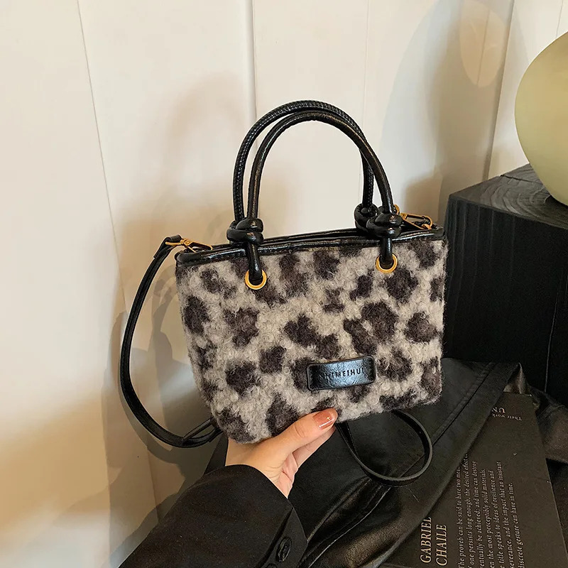 Autumn and winter new Korean style checkered bucket niche design handbag Western style fluffy leopard print bag designer shoulder bag bag