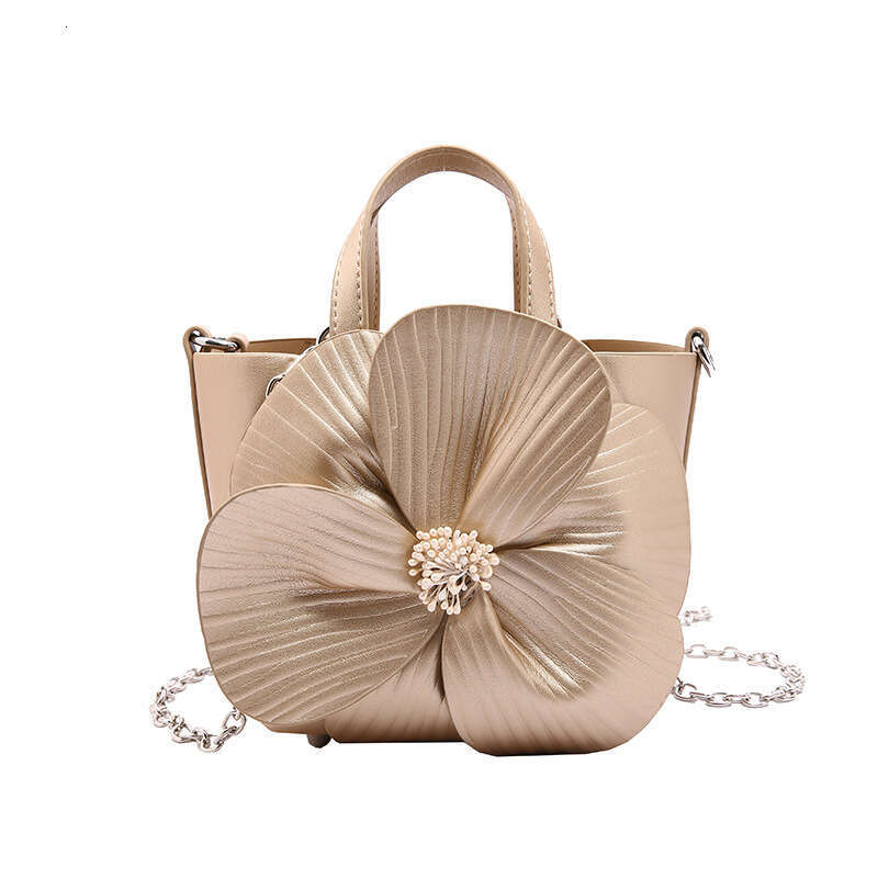 Cute small women's high-end feeg, three-dimensional wer hand-held bucket socialite banquet basket, crossbody bag, 2024 new casual versatile fashi