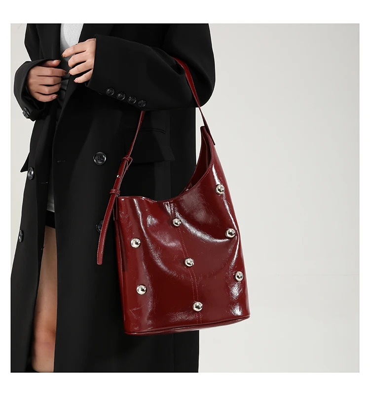 Designer Solid Color Rivet PU Bucket Bag Popular Fashion Crossbody Bag Leather Lightweight Waterproof Multifunctional Handbag