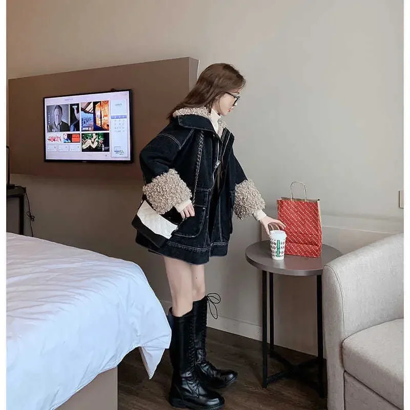 Versatile denim cotton jacket womens autumn and winter item wool lining cashmere plus size fashionable jacket 241210