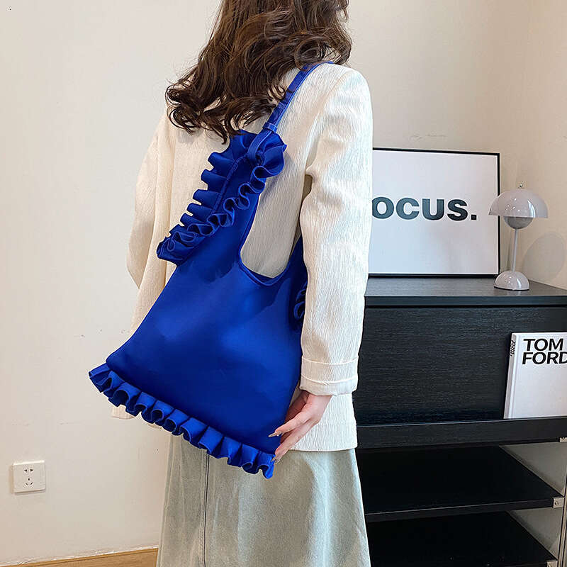 Small niche design, casual large capacity single shoulder armpit commuting bag, women's Instagram style pleated skirt handbag, 2024 new style, ch