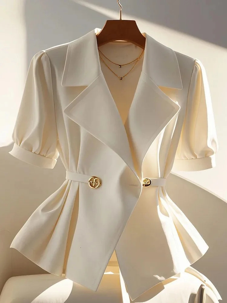 2024 Summer Womens Shirt light cooking French niche unique super beautiful white jacket short sleeved waist womens shirt 241209