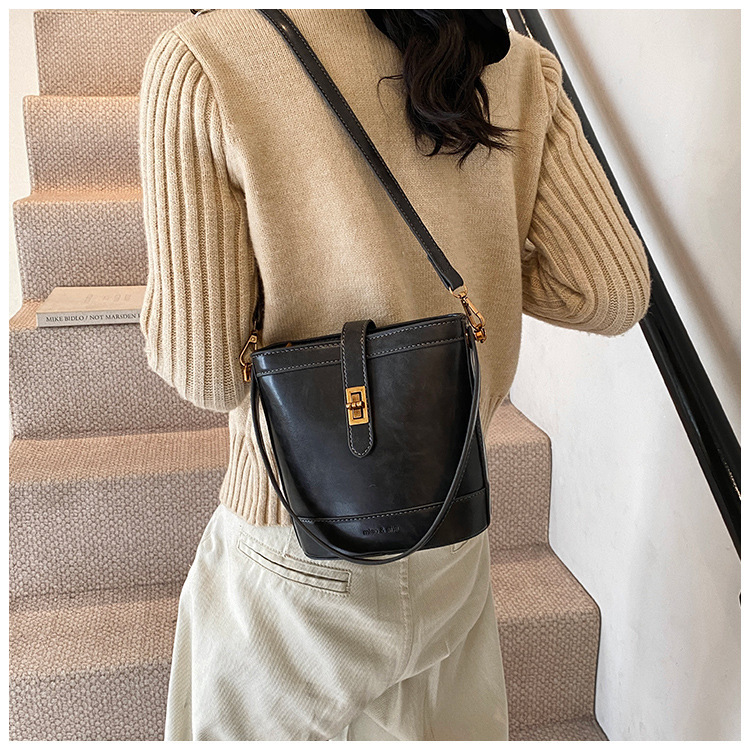 Free Shipping New Product Women's Crossover Small Designer Outdoor Multi Functional Single Shoulder Crossbody Bag, Trainer's Handheld Bucket