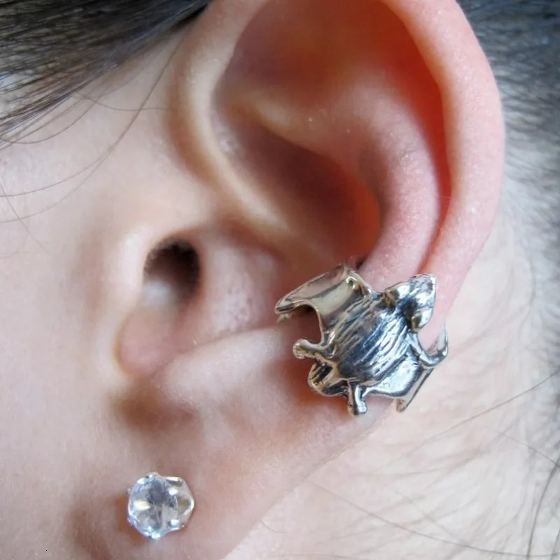 1 Pcs Non Piercing Ear Clips Fashion Gothic Ear Cuff Bat Ear Clip Creative Gift Halloween Cosplay Elf Clip Earring 241214