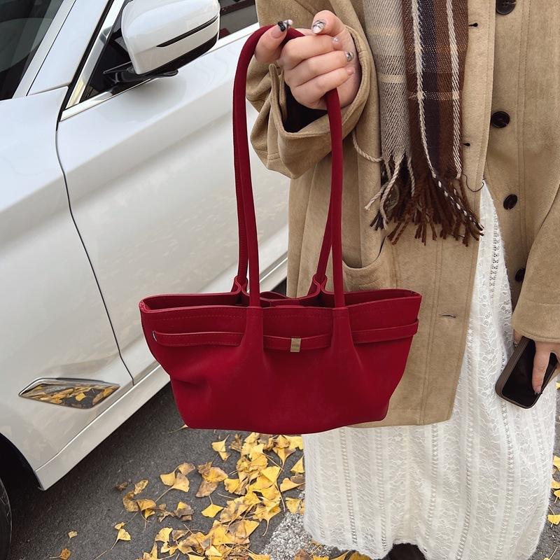 New Best-selling Outdoor Leisure Designer Velvet Bread 2025 New Commuting Large Capacity Shoulder Bag Frosted Leather Bag