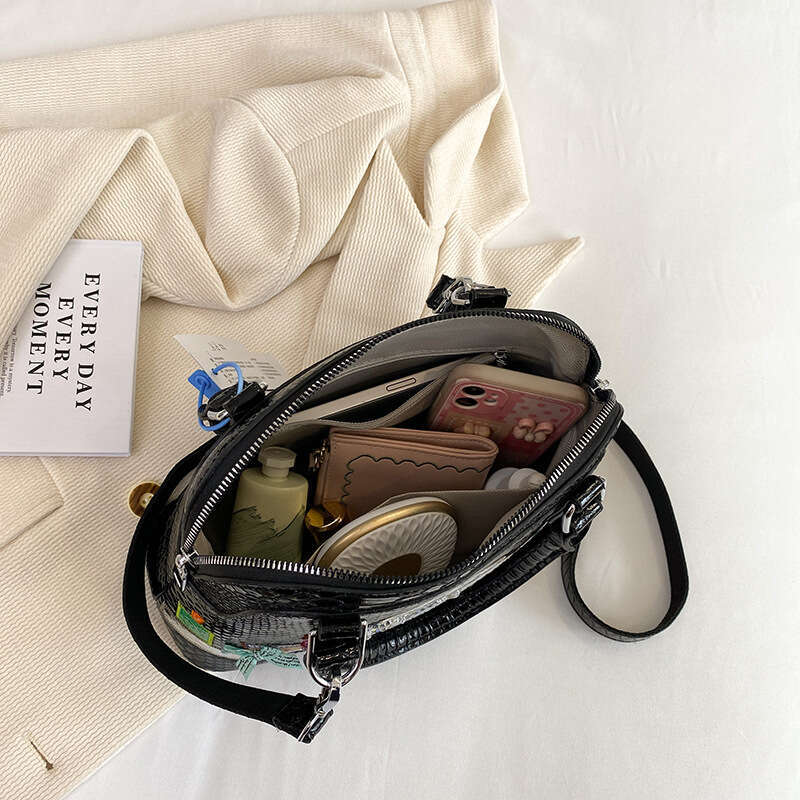 Unique niche women's European American retro patchwork embroidery handbag, high-end sense, single shoulder crossbody shell bag, 2024 new style, c