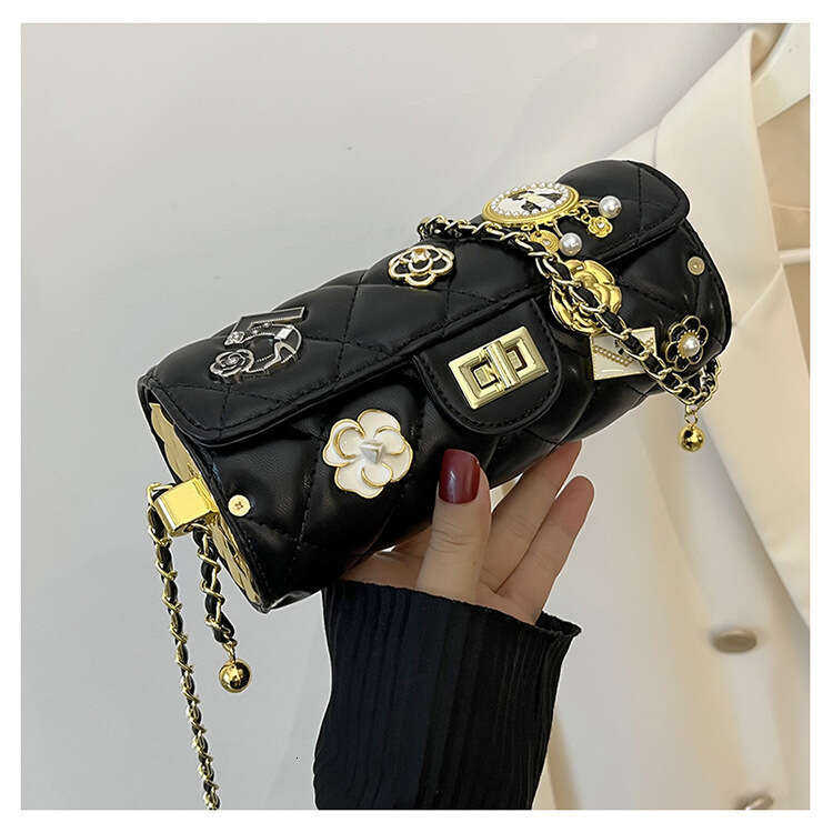 Internet celebrity trendy cool bag for women, niche design badge, crossbody cydrical high-end feeg chain shoulder bag, 2024 new casual fashion trend c