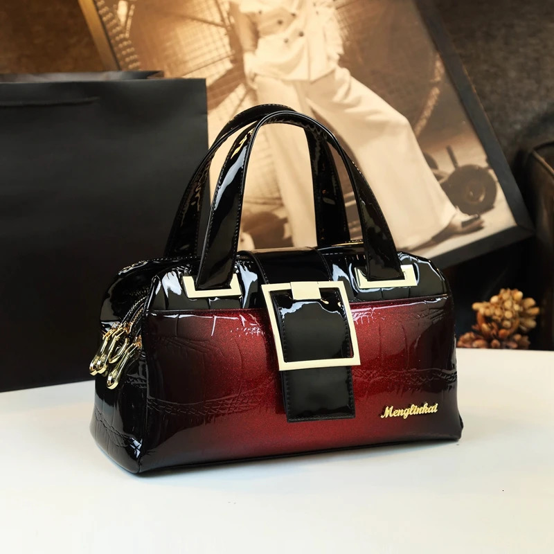 Fashion Womens Handbag Shoulder Messenger Middle aged Leather Womens Handbag Pattern Portable Boston Bag 241212