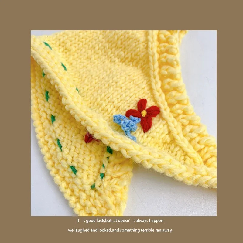 Japanese Sweet Girl Handmade Hook Flower Knitted Headband Cute and Versatile Warm Ear Protection Triangle Scarf Earmuffs 241211