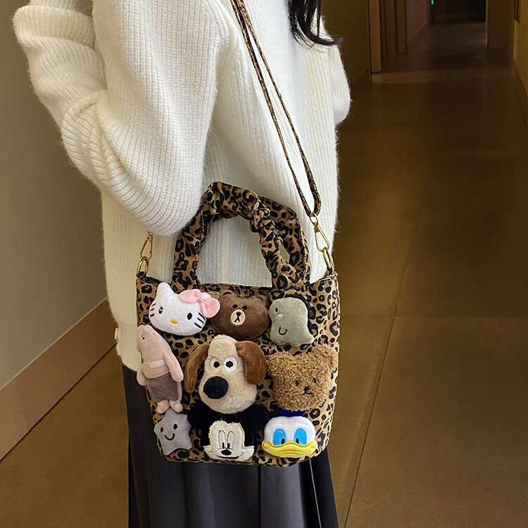 Korean version of niche cute handbag for women 2 fashionable cartoon commuting crossbody style personalized shoulder bag 2024 temperament versatile ne