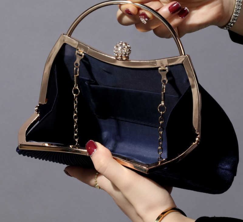 Clutch Bag Solid Color Pleated Hand-held Ring Fashionable Lock Closure Dinner Bag Substitute Chain Crossbody Bag Inlaid Diamond Bag 240920