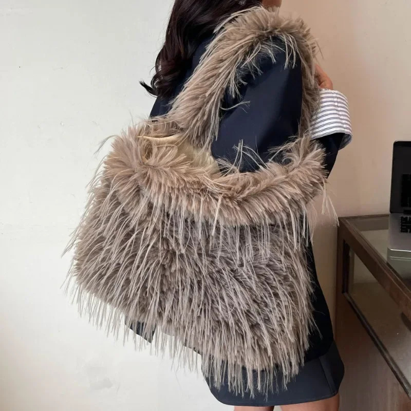 Personalized Trend Peach Heart Bag Womens Turkey Hair Plush Bag Heart-shaped Cute Messenger Shoulder Bag 241213