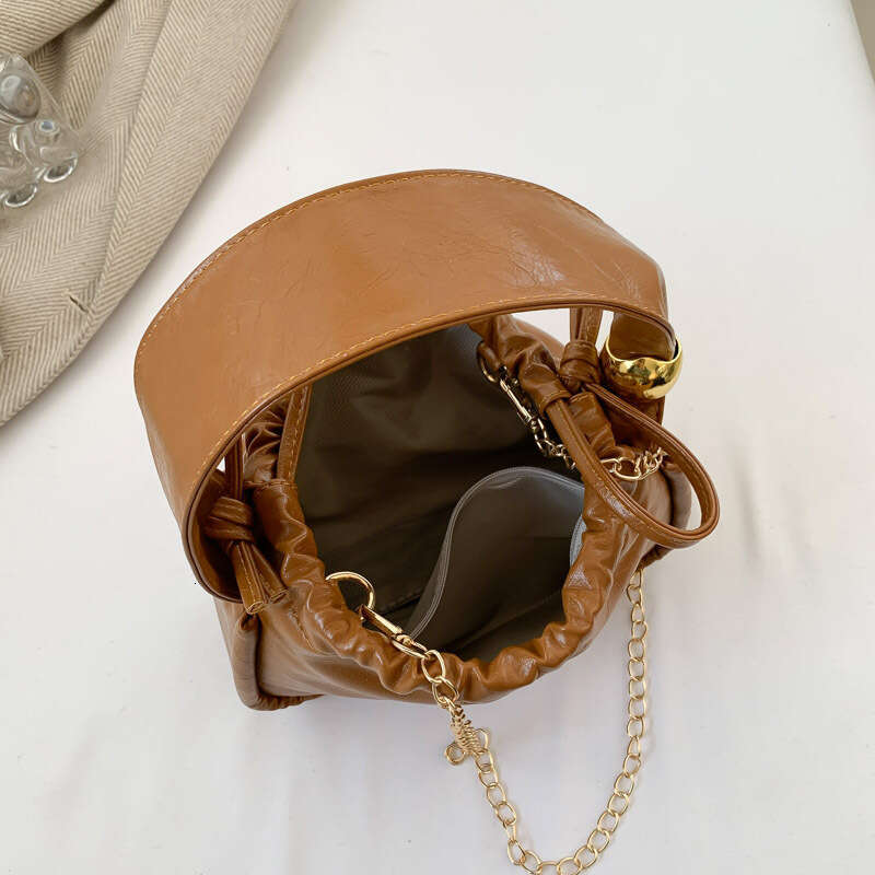 French style trendy handbag for women 2024, high-quality hand-held water bucket, lucky spicy girl niche single shoulder crossbody bag, 2024 new casual