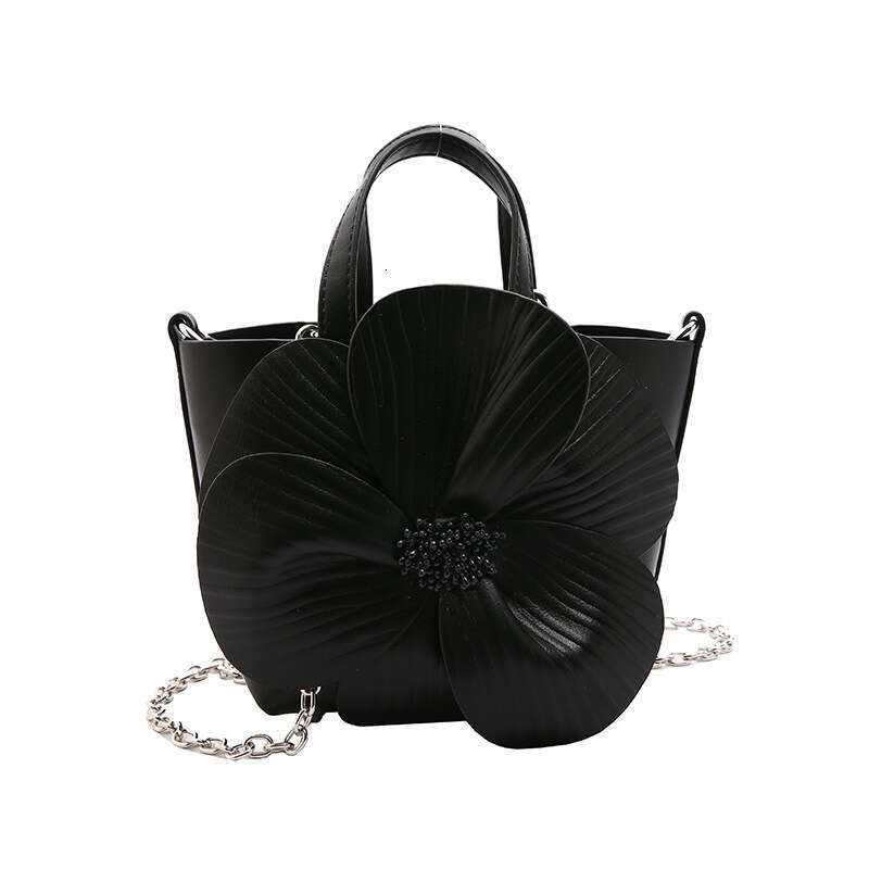 Cute small women's high-end feeg, three-dimensional wer hand-held bucket socialite banquet basket, crossbody bag, 2024 new casual versatile fashi