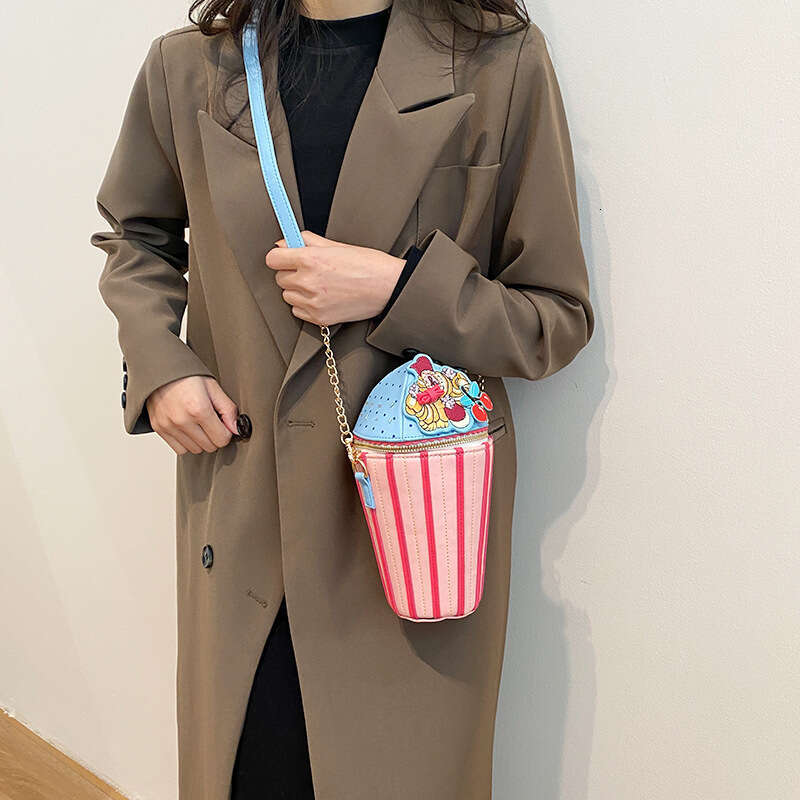 Niche desin crossbody small ba for women, internet celebrity teeth sin tube phone ba, cute box mouth red envelope, 2024 new casual versatile fashion
