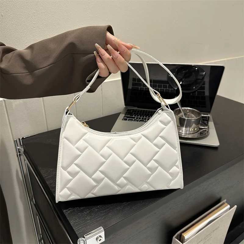 Solid Color Crescent Handbags Retro Fashion Underarm Bag Niche Portable Leather Shoder Bag For Wen High-End Texture Z250318