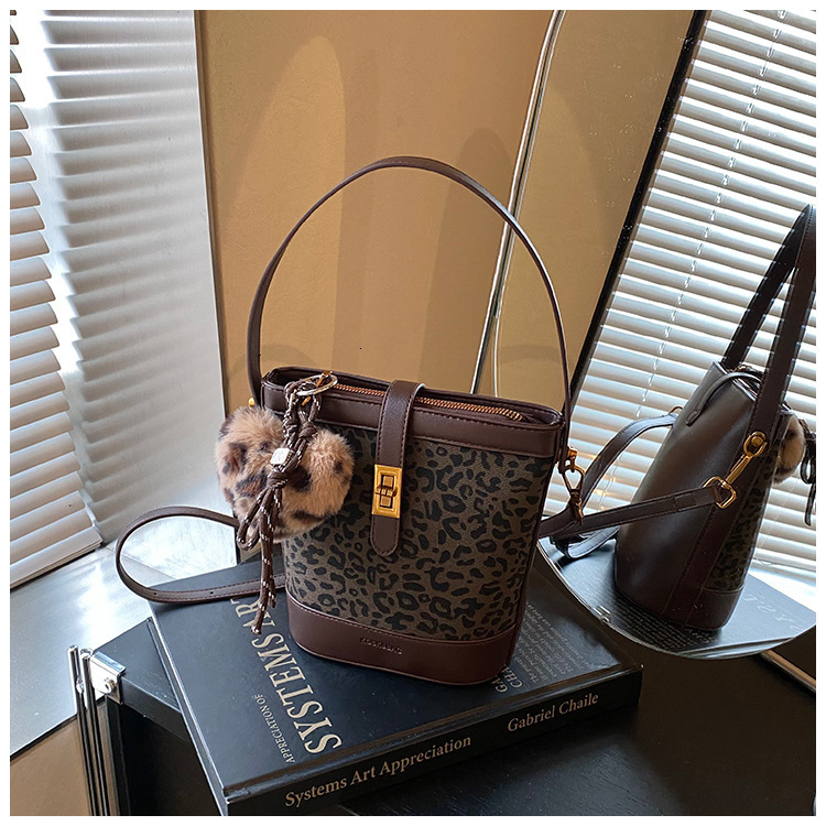 Vintage New Designer Coffee Pattern Personalized Multifunctional Bag Shoulder Bag Women's Crossbody Bag High-end Texture Commuting Bag