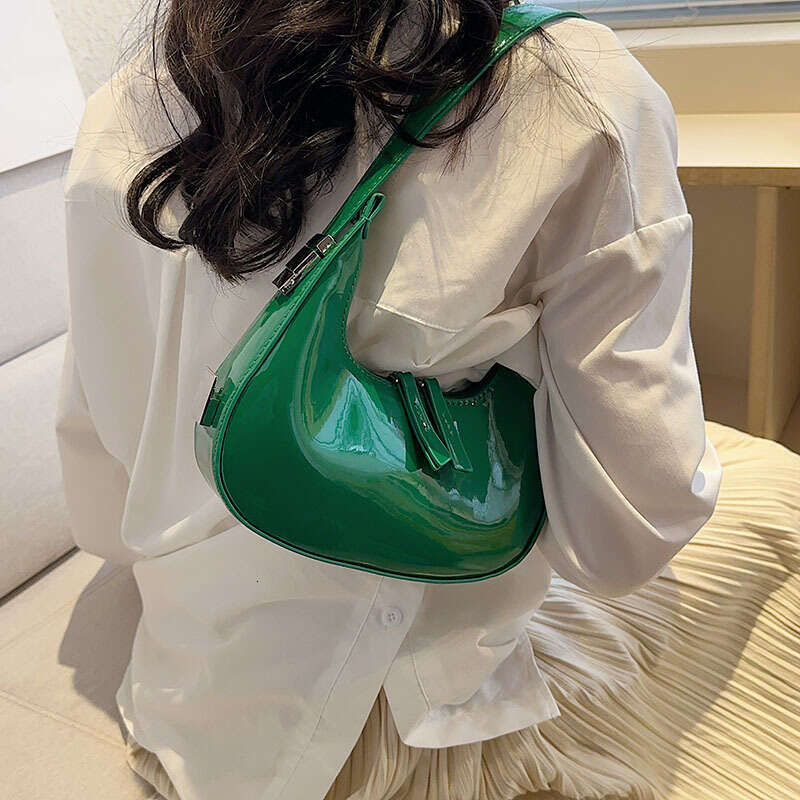 Women's 2023 Spring/Summer New Simple and Fashionable Lacquer Skin Shining Face Single Shoulder Underarm Bag Western Moon