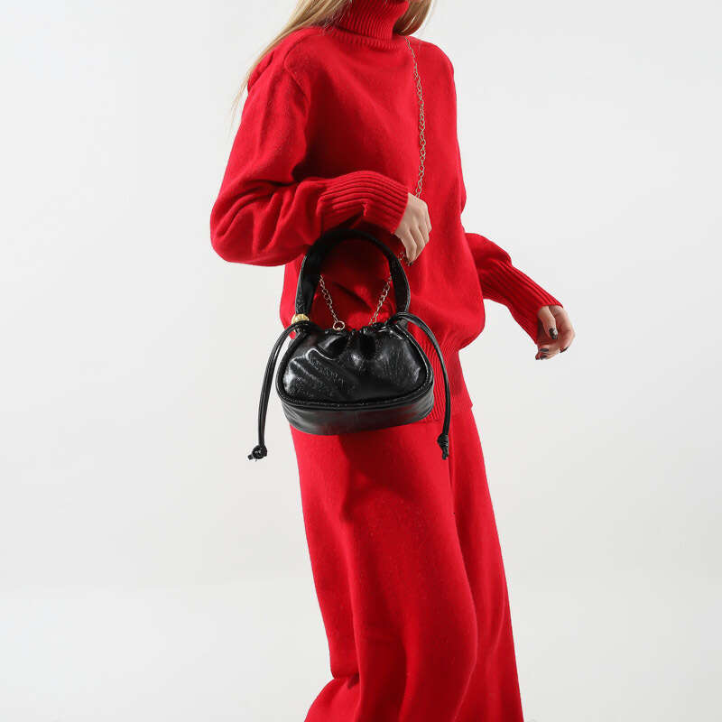 French style trendy handbag for women 2024, high-quality hand-held water bucket, lucky spicy girl niche single shoulder crossbody bag, 2024 new casual