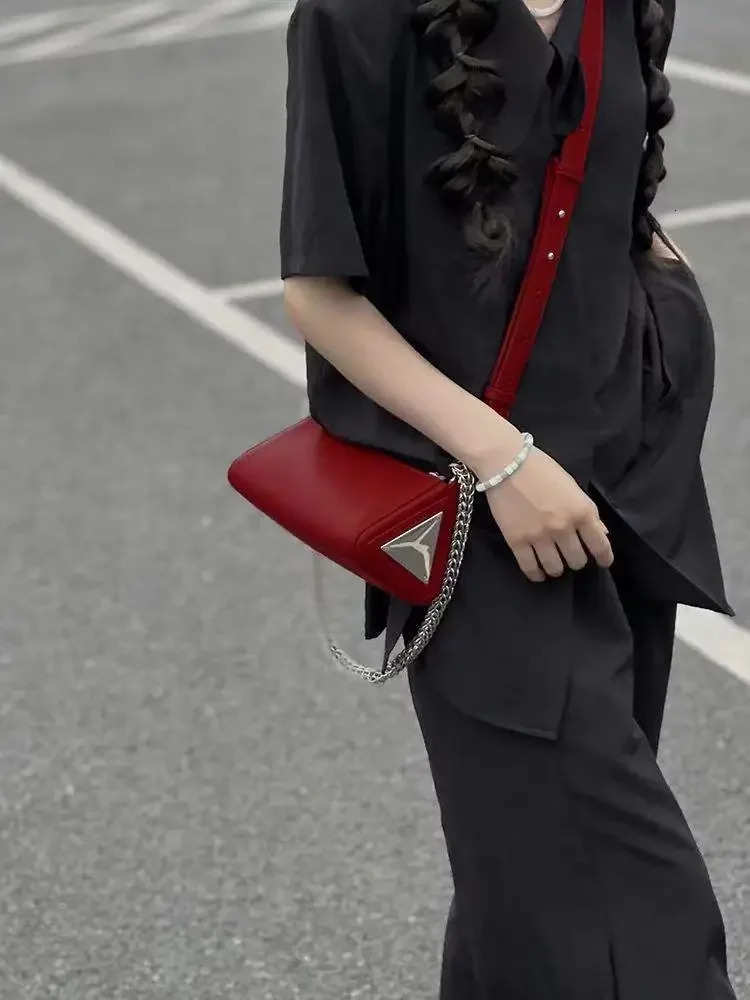Women Bag Chains PU Fashion Triangle Casual Purses and Handbags Crossbody Shoulder Bag Euro-America Style 241213