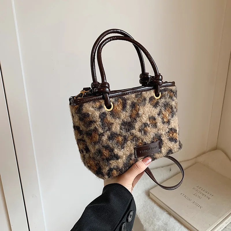 Autumn and winter new Korean style checkered bucket niche design handbag Western style fluffy leopard print bag designer shoulder bag bag