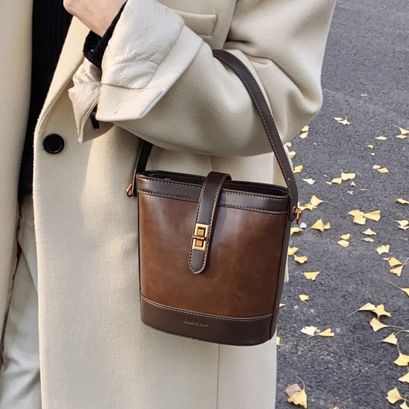 Free Shipping New Product Women's Crossover Small Designer Outdoor Multi Functional Single Shoulder Crossbody Bag, Trainer's Handheld Bucket