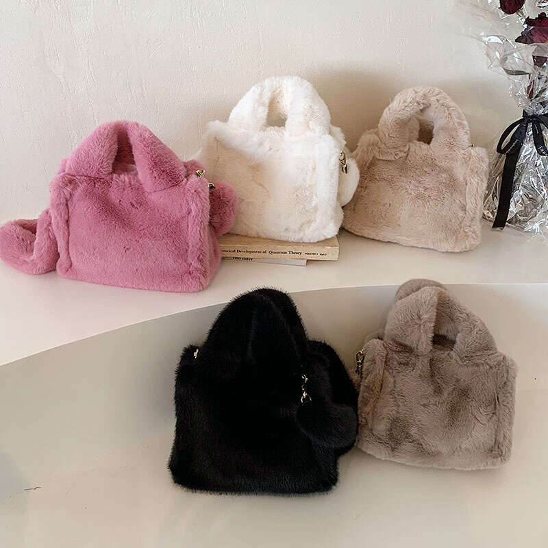 Plush handbag for women, trend, trendy, cool, versatile, tote niche plush single shoulder crossbody bag, 2024 new style, chic and elegant clothing