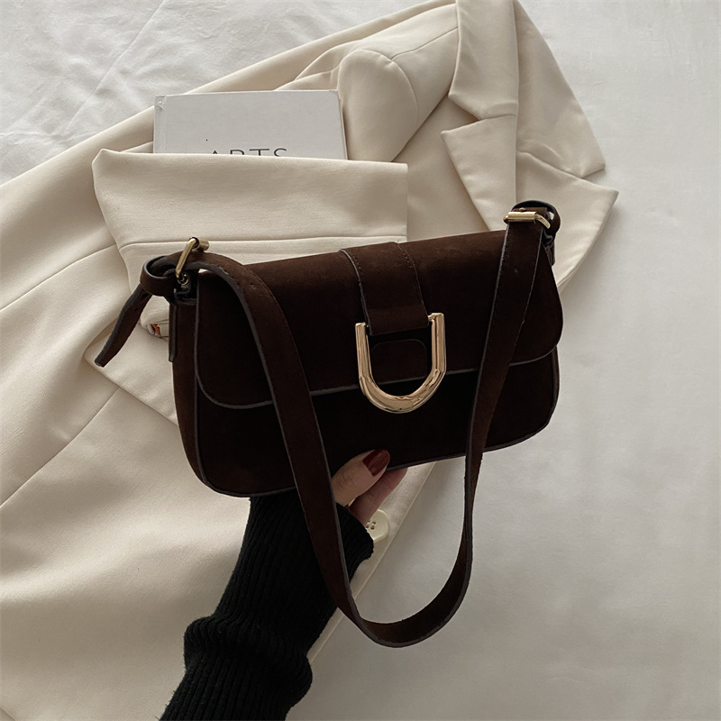 New Women s Korean Edition Retro Burial Horseshoe Buckle Portable Underarm Shoulder Crossbody Bag Designer Shoulder Bag bag