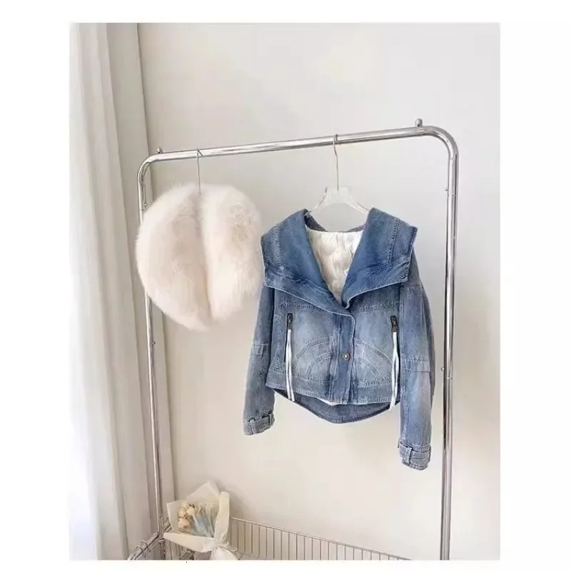 Winter Thick Short Denim Jacket Fashion Park Jeans Jacket Fur Coat Detachable Fur Collar Cotton Jacket 241210