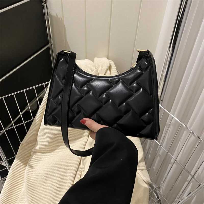 Solid Color Crescent Handbags Retro Fashion Underarm Bag Niche Portable Leather Shoder Bag For Wen High-End Texture Z250318
