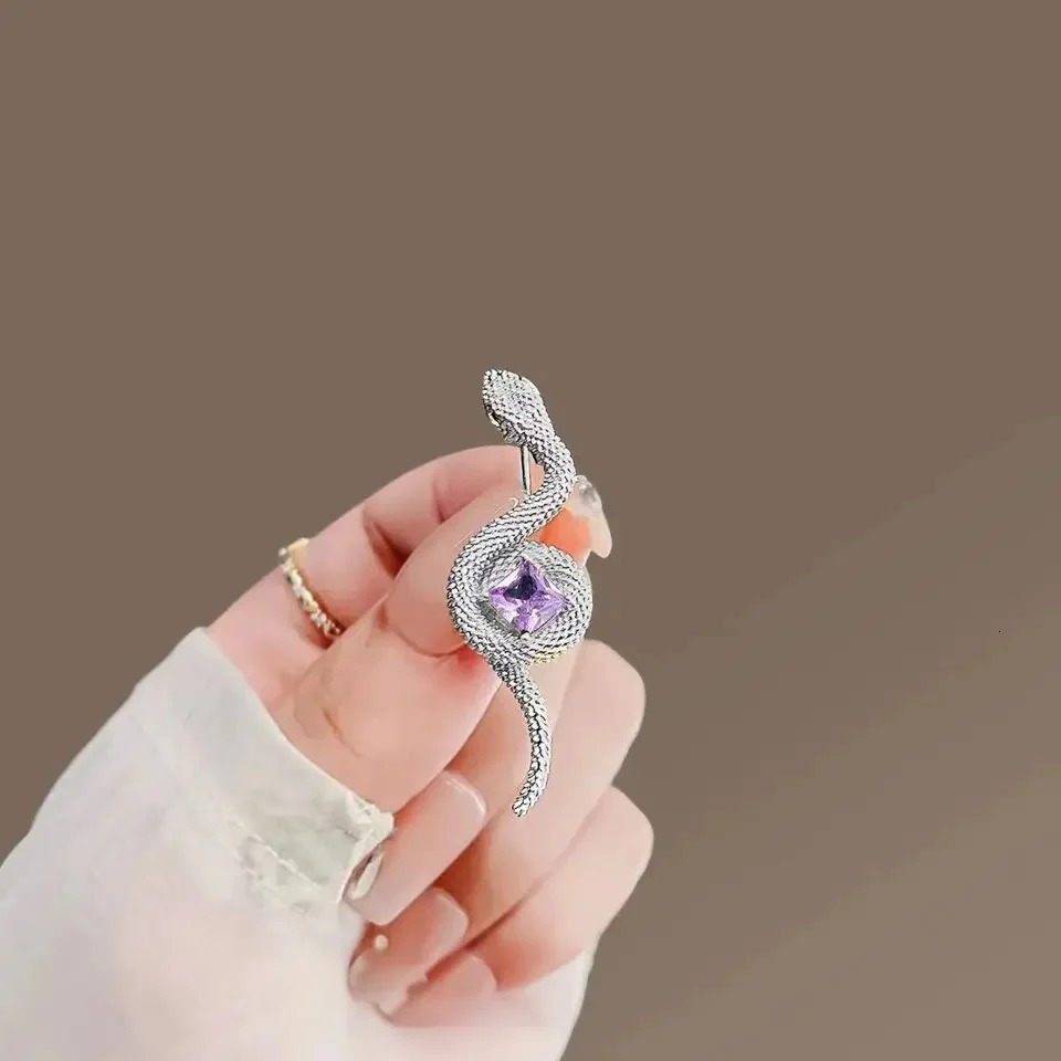 2color green purple crystal snake brooch alloy animal lapel pin womens party casual badge jewelry 241210
